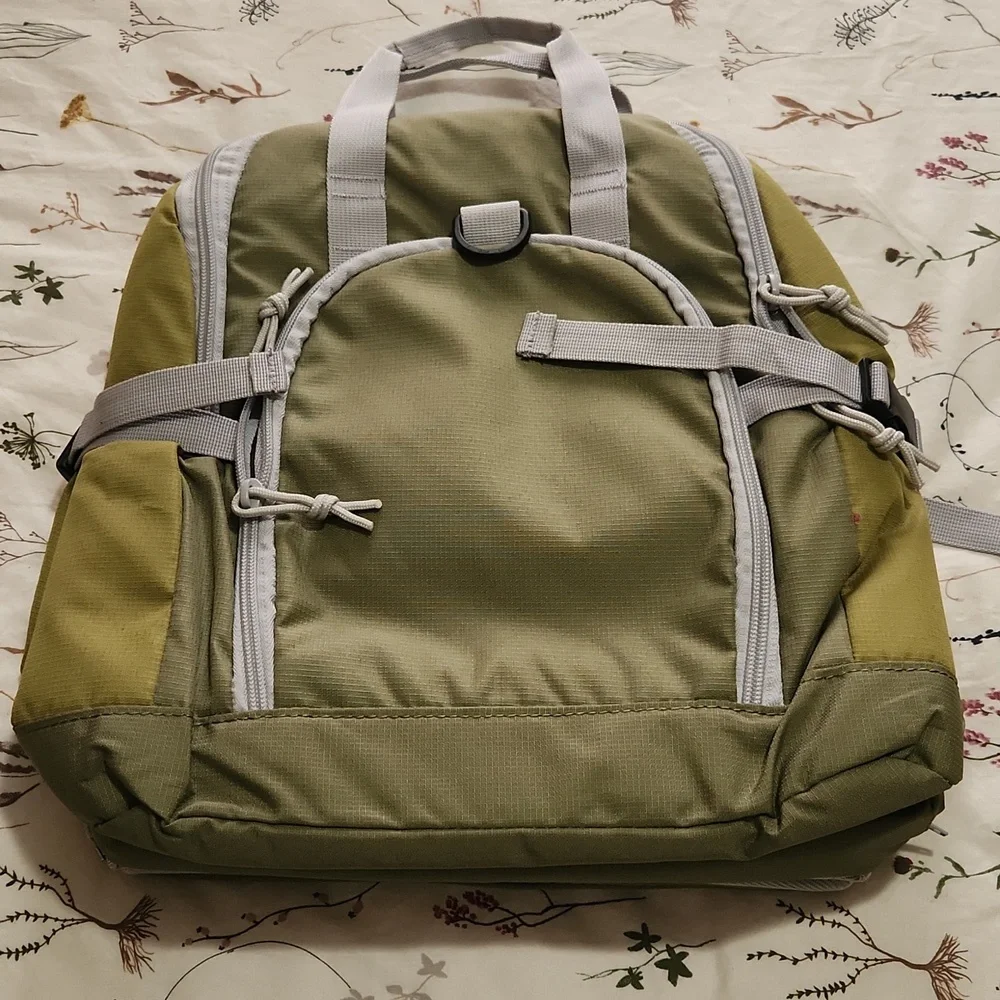 ***SALE 3 for $20*** Kelty Green Picnic Cooler - Picture 2 of 10
